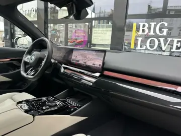 BMW 550e xDrive M Sport AdapLED DA Prof PA  B&W 21