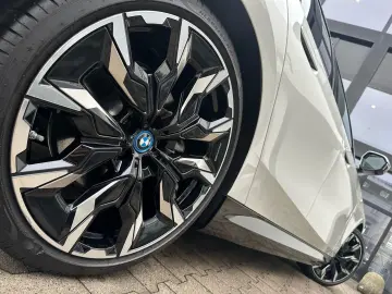 BMW 550e xDrive M Sport AdapLED DA Prof PA  B&W 21