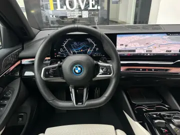 BMW 550e xDrive M Sport AdapLED DA Prof PA  B&W 21