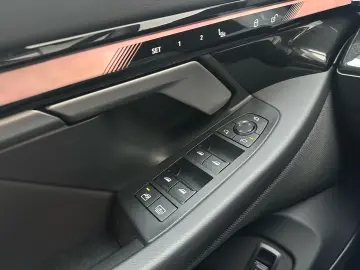 BMW 550e xDrive M Sport AdapLED DA Prof PA  B&W 21