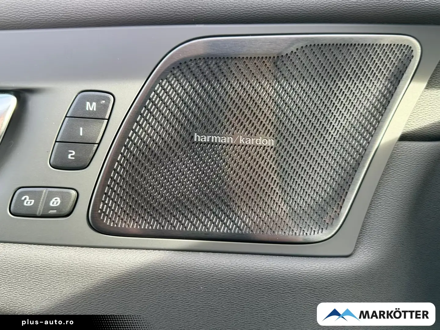 Volvo XC60 T8 AWD Plus Black Edition Plug-In Hybrid