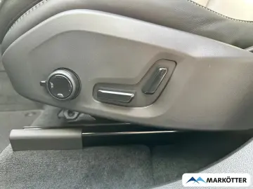 Volvo XC60 T8 AWD Plus Black Edition Plug-In Hybrid