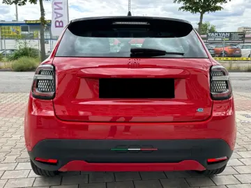 Fiat 600 e 115 kW Red