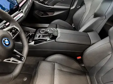 BMW i5 eDrive40 M Sport HUD PANO