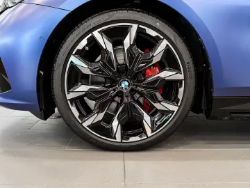 BMW i5 eDrive40 M Sport HUD PANO