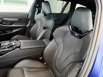 BMW i5 eDrive40 M Sport HUD PANO