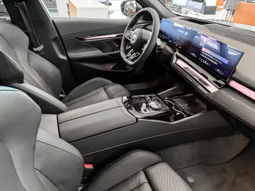 BMW i5 eDrive40 M Sport HUD PANO