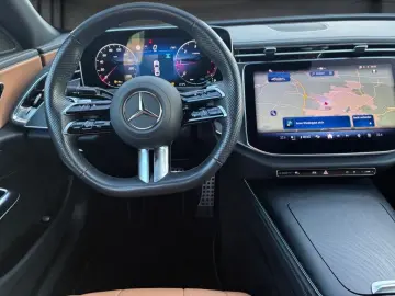 MERCEDES-BENZ E 220 d AMG Night Navi Amb CarPlay Kamera