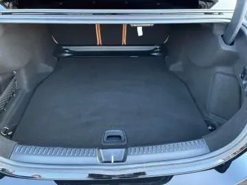 MERCEDES-BENZ E 220 d AMG Night Navi Amb CarPlay Kamera