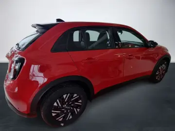 Fiat 600e Elektro 115kW 156PS