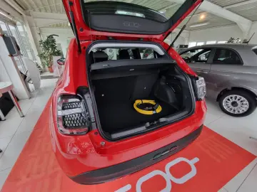 Fiat 600e Elektro 115kW 156PS