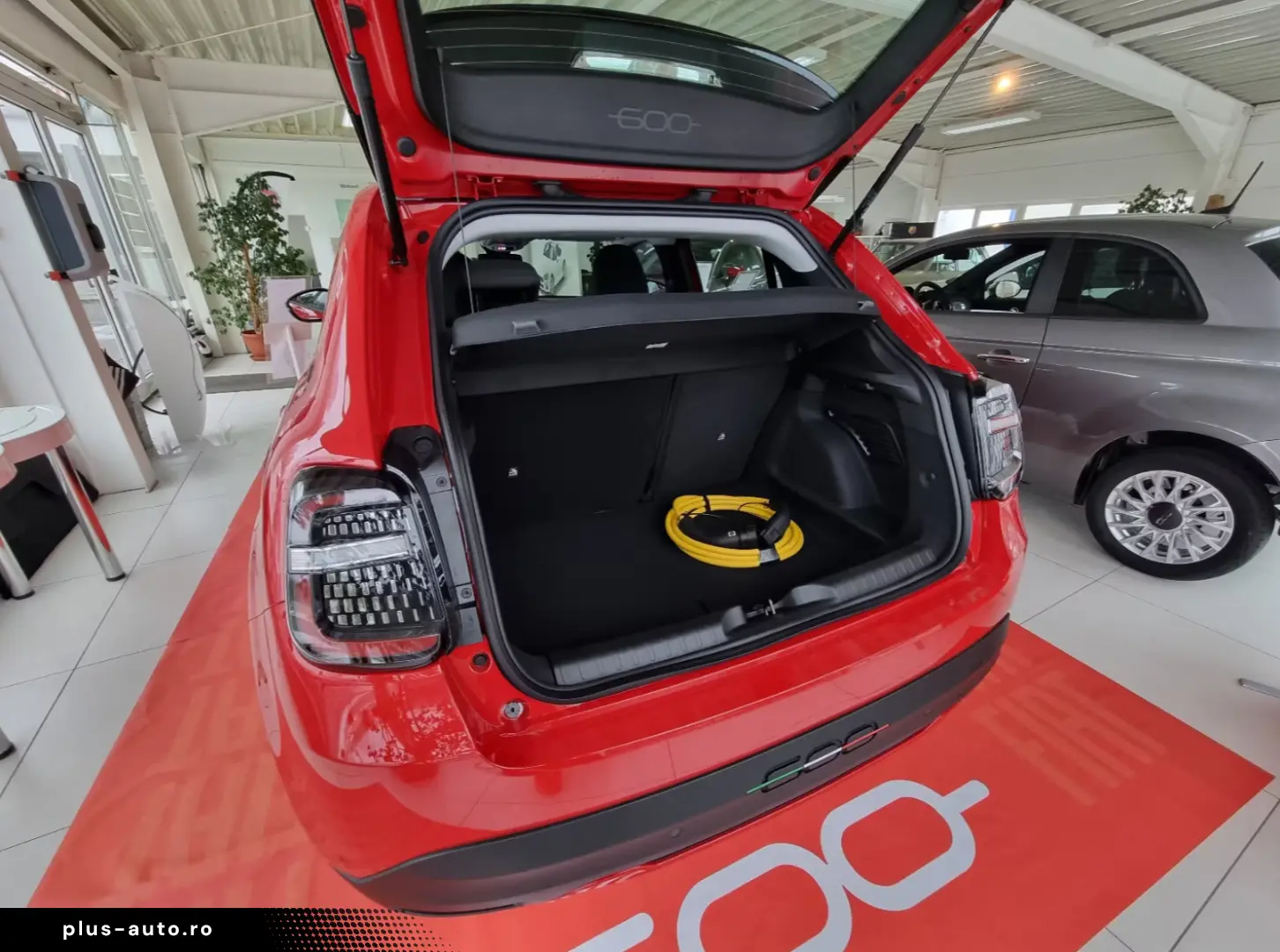 Fiat 600e Elektro 115kW 156PS