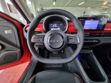 Fiat 600e Elektro 115kW 156PS