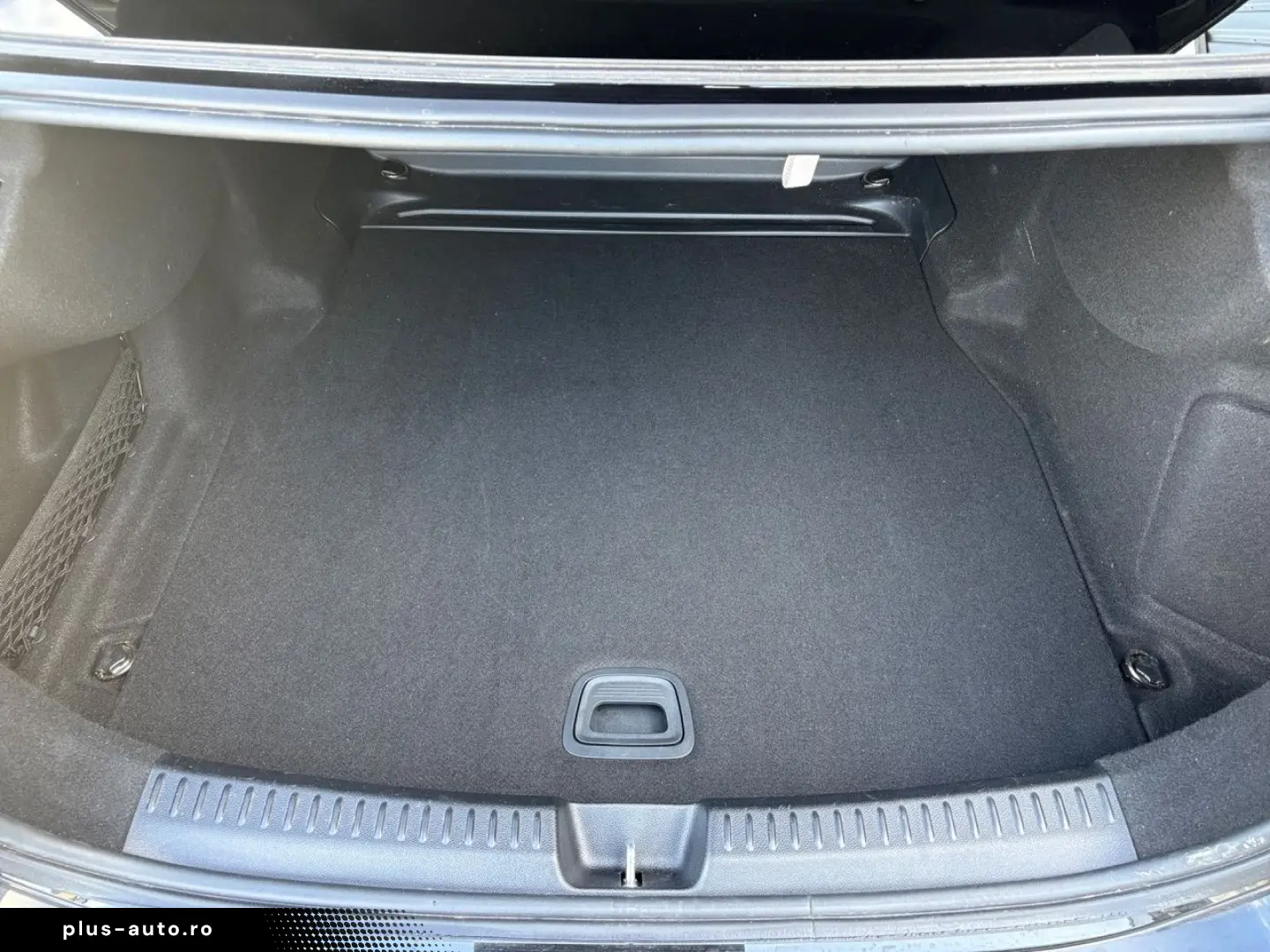 MERCEDES-BENZ E 200 AMG Night Leder braun Burmester 4D