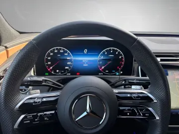 MERCEDES-BENZ E 200 AMG Night Leder braun Burmester 4D