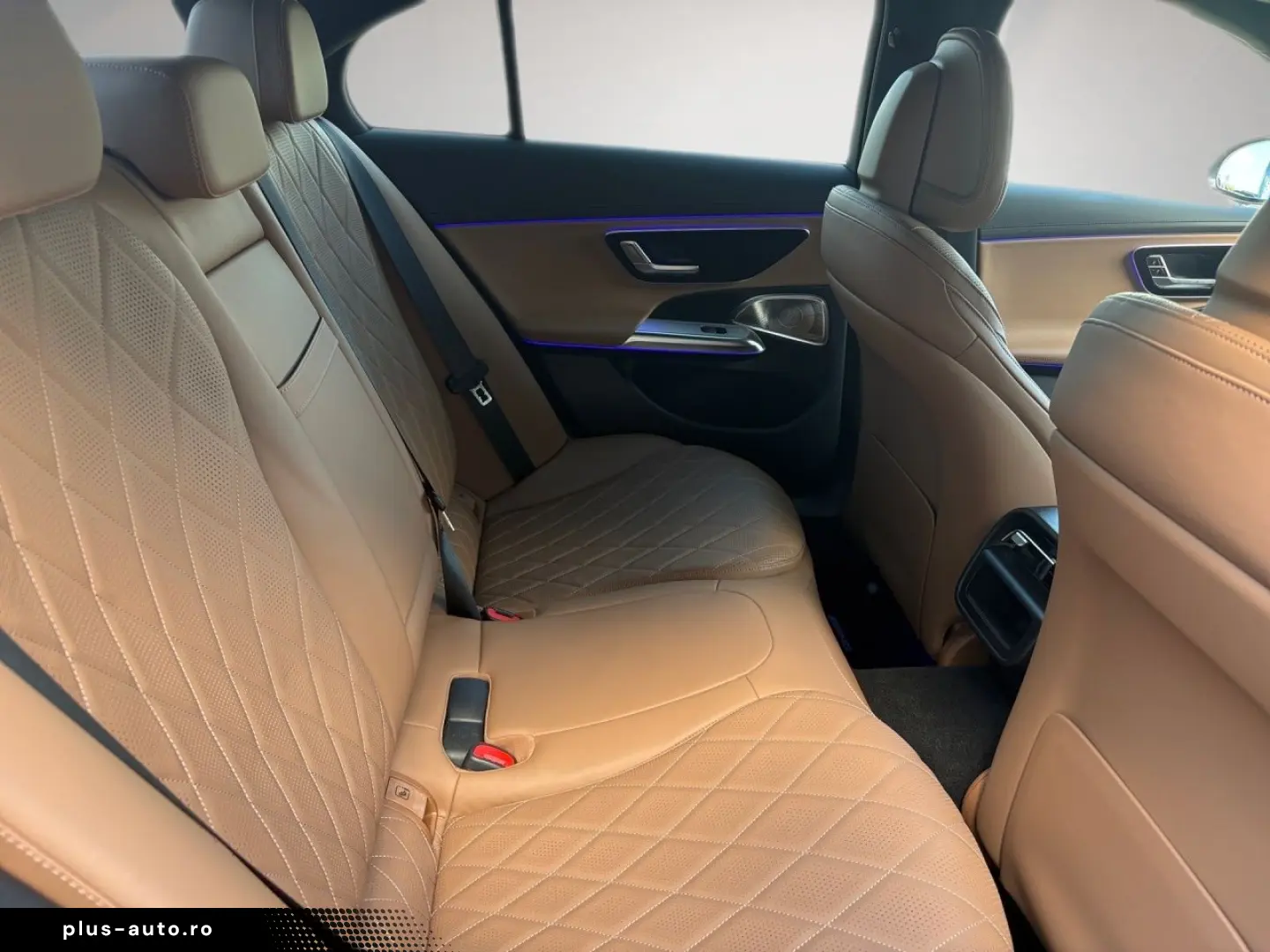 MERCEDES-BENZ E 200 AMG Night Leder braun Burmester 4D