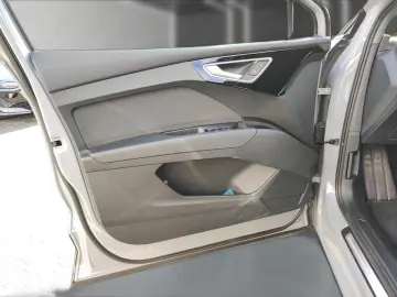 AUDI Q4 e-tron 35 Adv.  Opt.-Schwarz  Assist  R-CAM