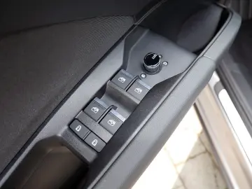 AUDI Q4 35 e-tron LED NAVIGATION SHZ PDC KLIMA FSE BT