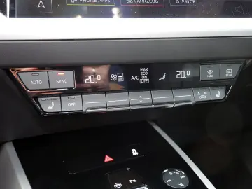 AUDI Q4 35 e-tron LED NAVIGATION SHZ PDC KLIMA FSE BT