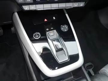 AUDI Q4 35 e-tron LED NAVIGATION SHZ PDC KLIMA FSE BT