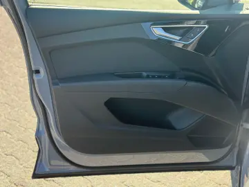 AUDI Q4 e-tron 40 NAV  HuD PARKEN 360