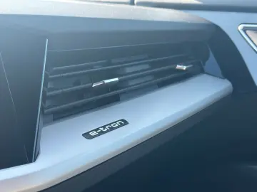 AUDI Q4 e-tron 40 NAV  HuD PARKEN 360