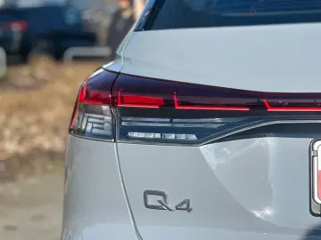 AUDI Q4 e-tron 40 NAV  HuD PARKEN 360