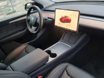 TESLA Model Y SR 2WD