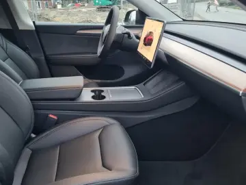 TESLA Model Y SR 2WD