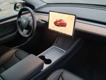 TESLA Model Y SR 2WD