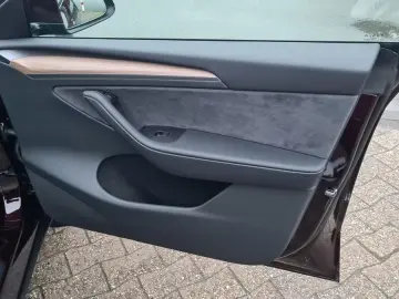 TESLA Model Y SR 2WD