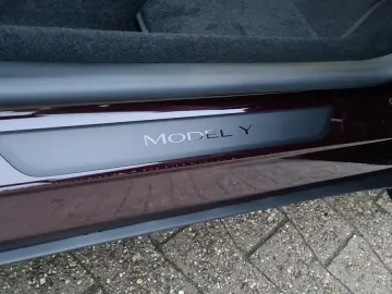 TESLA Model Y SR 2WD