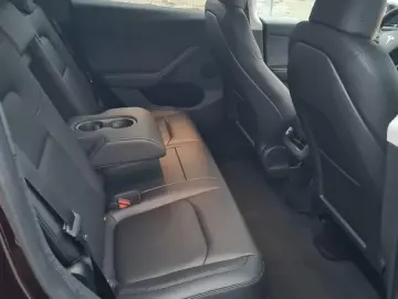 TESLA Model Y SR 2WD