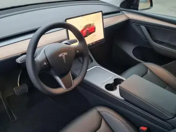 TESLA Model Y SR 2WD