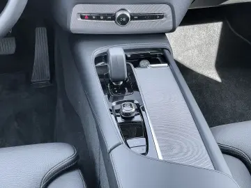 VOLVO XC90 Plus Bright Recharge Plug-In Hybrid AWD T8