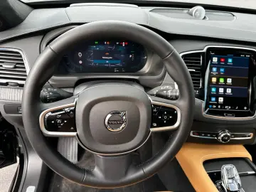 VOLVO XC90 T8 AWD Ultra 22 Pano Luft AHK 360  HUD Mass