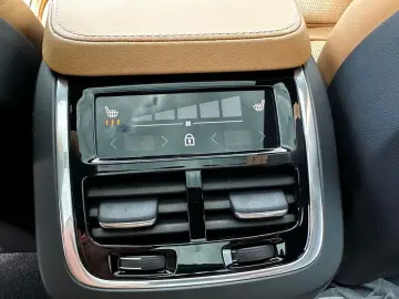 VOLVO XC90 T8 AWD Ultra 22 Pano Luft AHK 360  HUD Mass