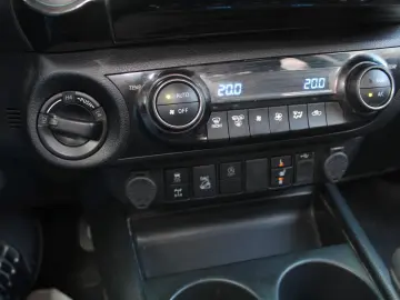 TOYOTA Hilux Extra Cab Comfort 4x4 KAMERA ACC