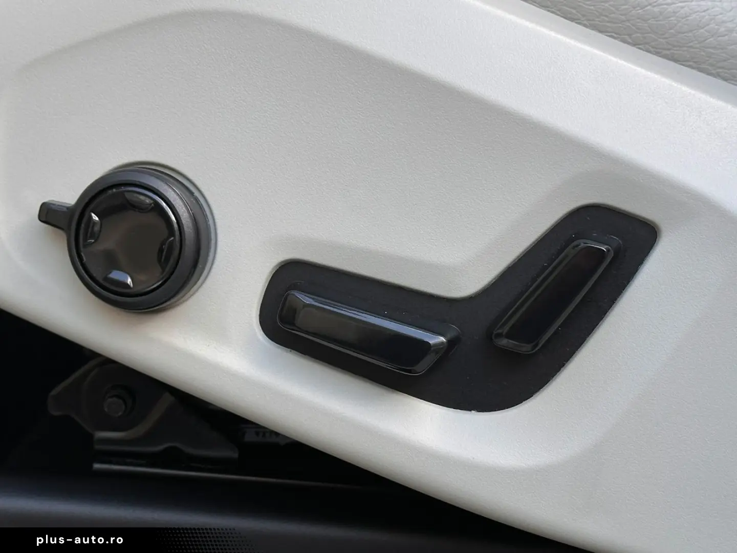 VOLVO XC90 T8 Recharge AWD Core  AHK Standh. ACC Kamer