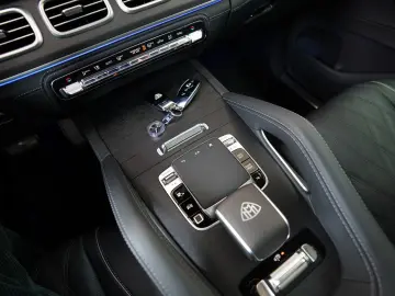 MERCEDES-BENZ MAYBACH 4Matic