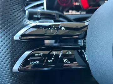 MERCEDES-BENZ E 220 d Limo AMG Line Adv AHK Distr 19