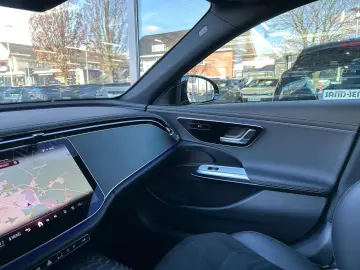 MERCEDES-BENZ E 220 d Limo AMG Line Adv AHK Distr 19