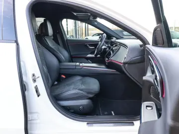 MERCEDES-BENZ E 220 d AMG Sport AHK Distr. LED Navi