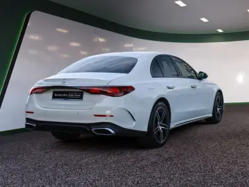 MERCEDES-BENZ E 220 d AMG Sport AHK Distr. LED Navi