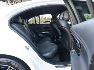 MERCEDES-BENZ E 220 d AMG Sport AHK Distr. LED Navi