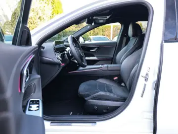 MERCEDES-BENZ E 220 d AMG Sport AHK Distr. LED Navi