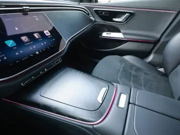 MERCEDES-BENZ E 220 d AMG Sport AHK Distr. LED Navi