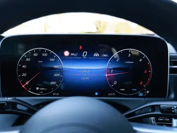 MERCEDES-BENZ E 220 d AMG Sport AHK Distr. LED Navi