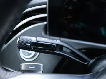 MERCEDES-BENZ E 220 d AMG Sport AHK Distr. LED Navi