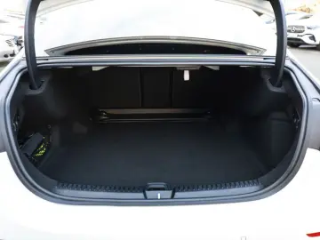 MERCEDES-BENZ E 220 d AMG Sport AHK Distr. LED Navi